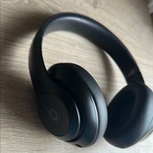 Beats Studio Pro Bluetooth Wireless Headphones (Black) (2023)